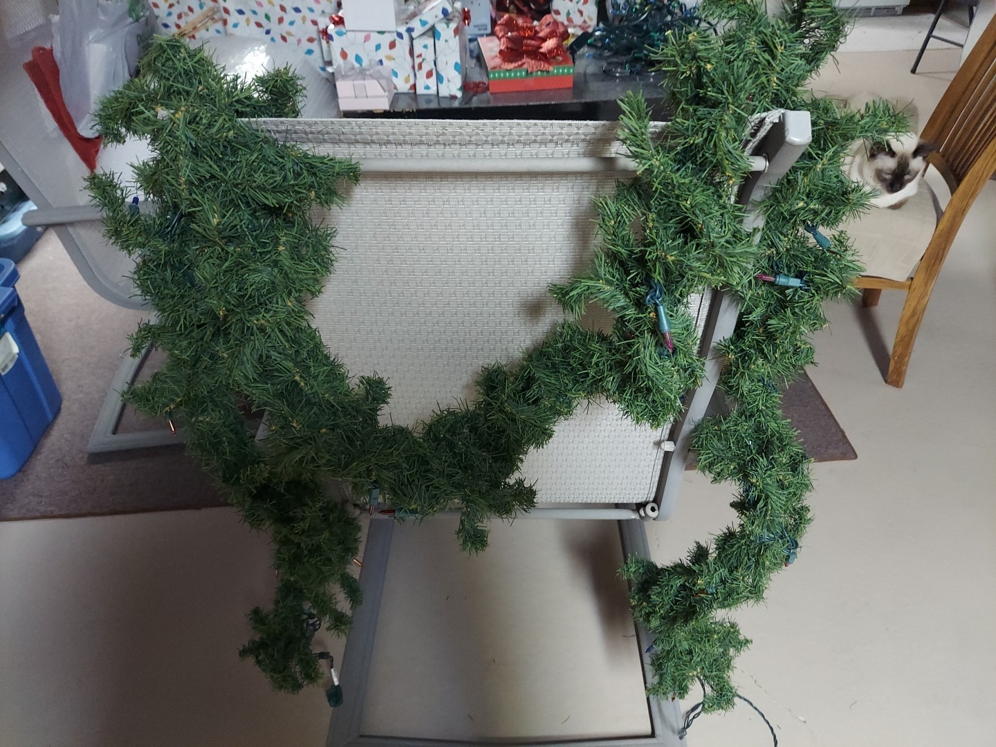 CHRISTMAS  GARLAND PRE LIT  FOR FIREPLACE INDOOR/OUTDOOR WIRED ONE STRAND GREEN