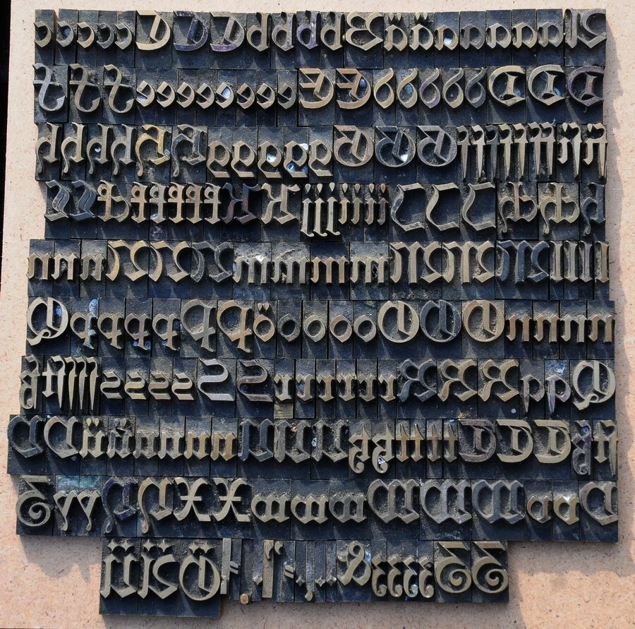 Prägeschrift 14 mm Messingschrift Buchbinder Messing Prägen Vergolden Fraktur ~~
