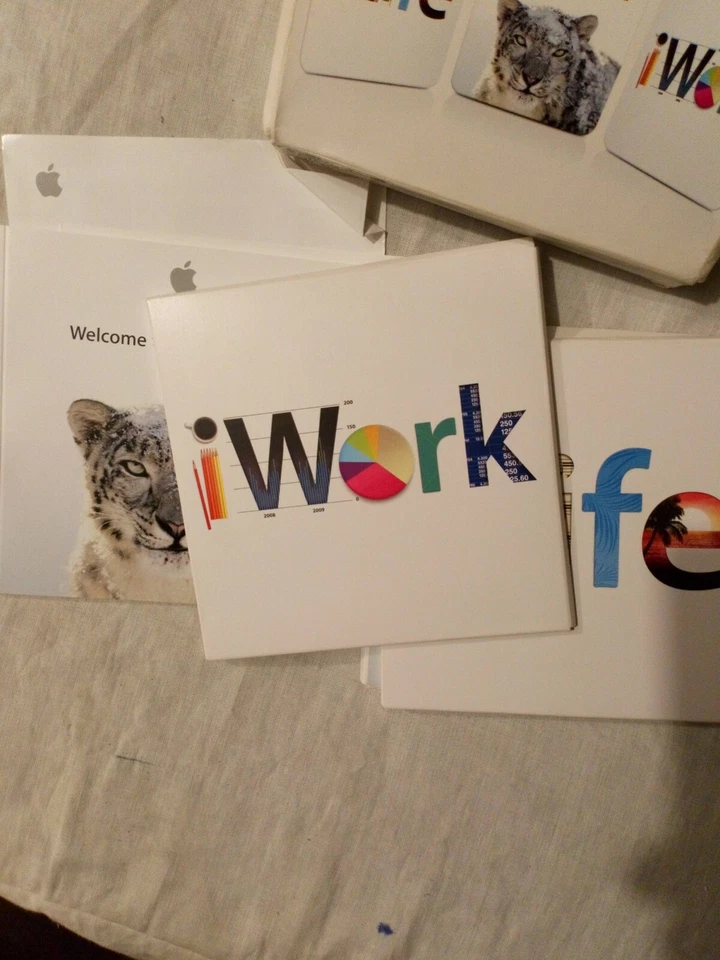 Apple Mac Software Box Set. iLife 09, iWork 09, Mac OS X 10.6 'Snow Leopard' - Image 4 of 4