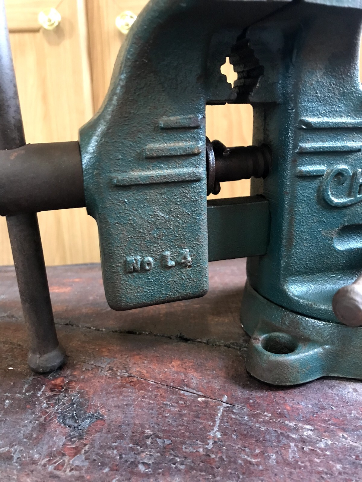 Vintage Chief L4 4” Bench Vise w/ Pipe Jaws & Anvil Swivel Base USA