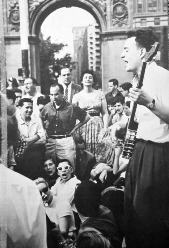 IZZY YOUNG Beatnik Riots clipping 1961 Washington Square Park folk B&W photo NYC - Afbeelding 1 van 1
