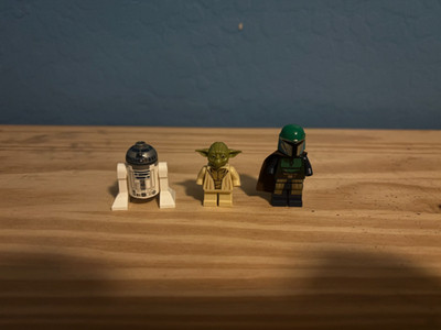 LEGO, Yoda, r2-d2, Mandolorian tribe warrior. Lego Star Wars. Missing hands and