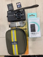 Nikon COOLPIX S570 12MP Digital Camera Black w/ Battery  Case Read Description 