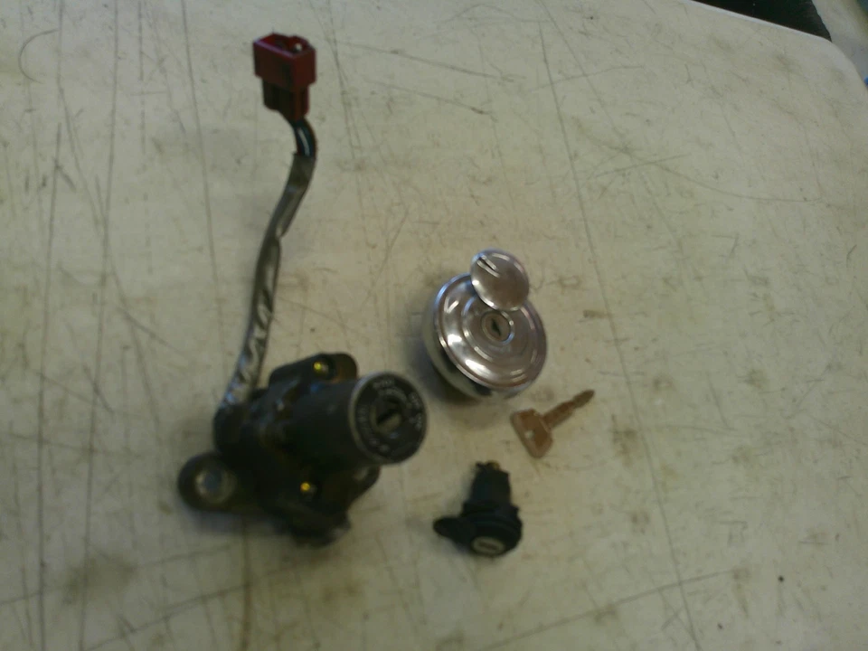 1999-2009 Yamaha V star 1100 XVS1100 ignition key switch key set with key - Image 3 of 4