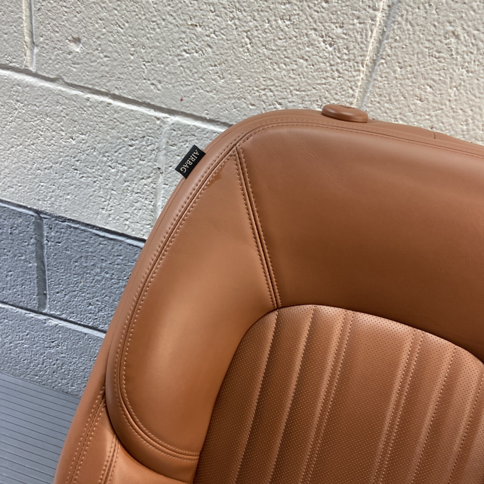 2017-2020 Maserati Levante M161 Front Right Upper Seat Cushion Tan OEM *NOTE*