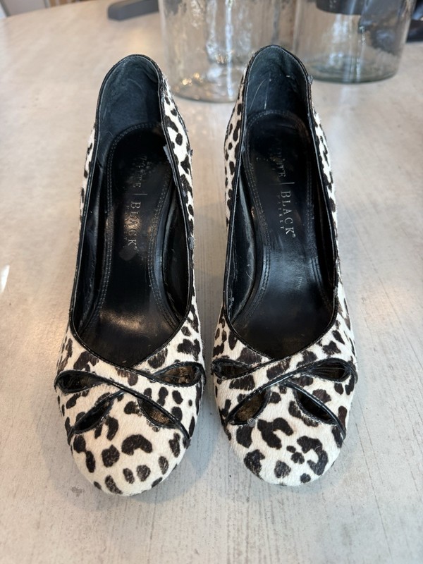 whbm white house black market. 9.5 Womens Pump. Animal Print Hair. Fair.