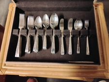 Flatware Rogers/Oneida Plate w/blond wood box 58pieces 1956