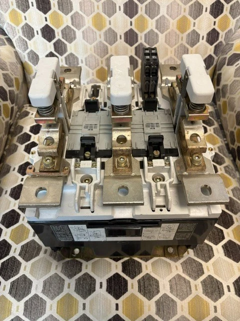 Allen Bradley Cat 100-G700KD22 CONTACTOR Motor Starter Open 110-120V Coil 500HP - thumbnail 2