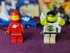 Lego space vintage 6812 & 6846 Grid trekkor Tri-star voyager Blacktron 2