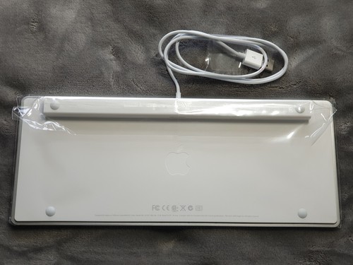 New Apple A1242 Wired USB Aluminum Keyboard 2 USB Ports MB869LL/A - Picture 2 of 3