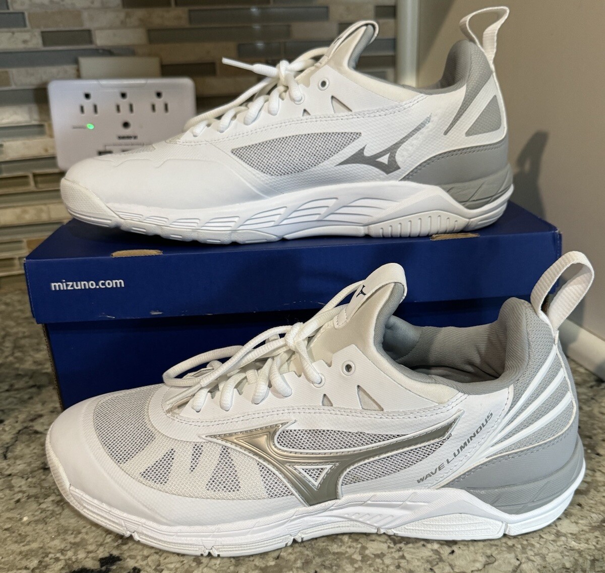みにおん Mizuno Wave Lightning Z3 Volleyball Shoe - 6M - Silver