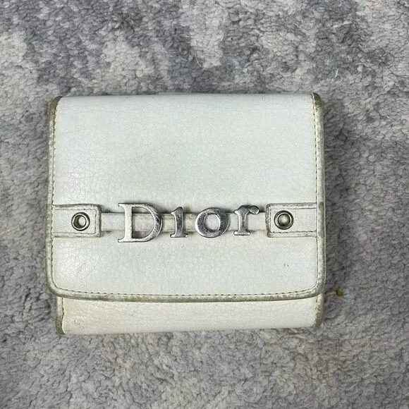Portefeuille Christian Dior vintage en cuir blanc compact à pression logo à breloques flottantes