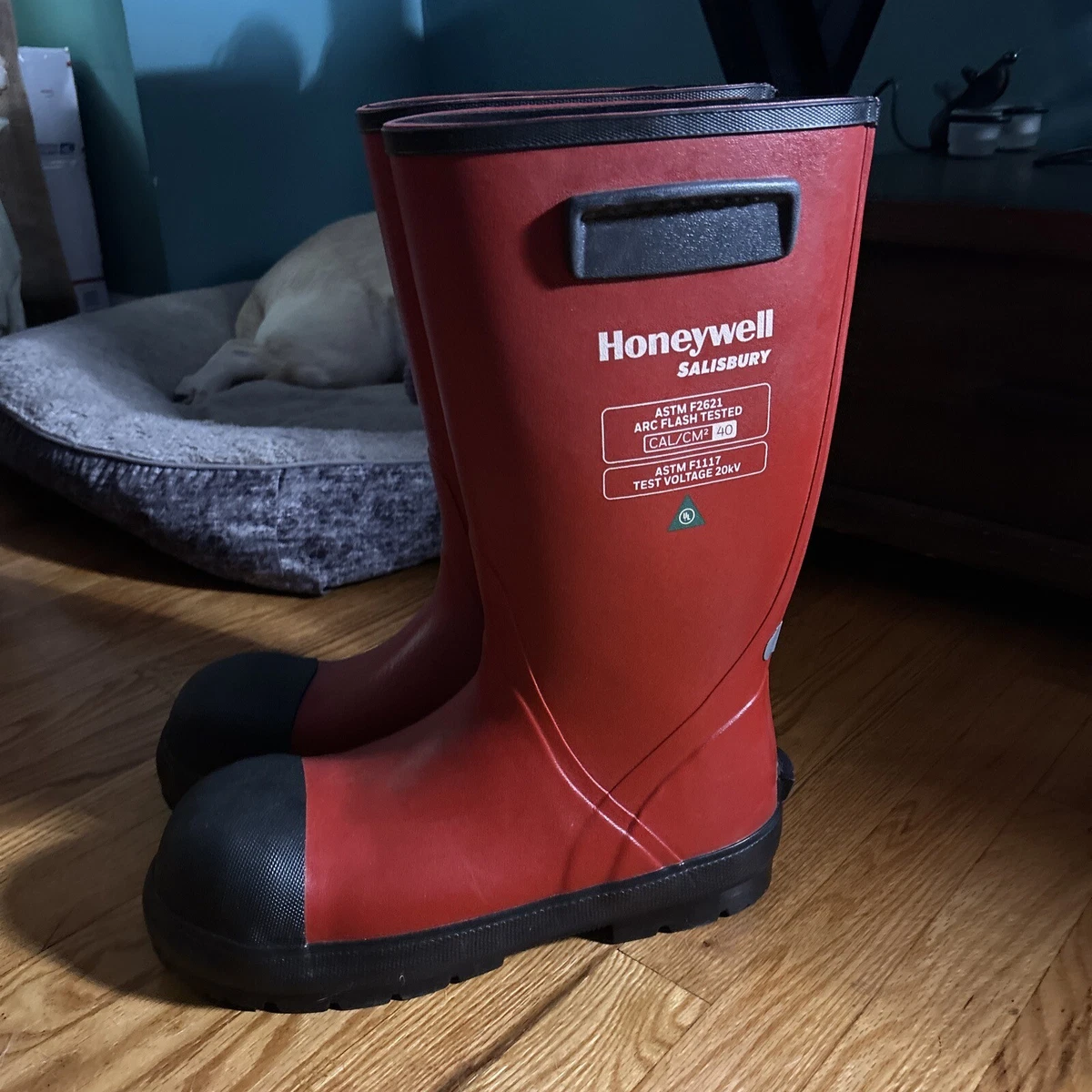 Salisbury deals dielectric boots