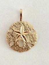 14K Solid Yellow Gold Sand Dollar Pendant. Width:13.5 MM (1/2 inches) NEW C-247