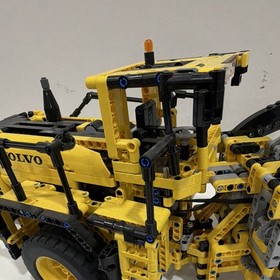LEGO Technic Volvo Wheel Loader 42030 