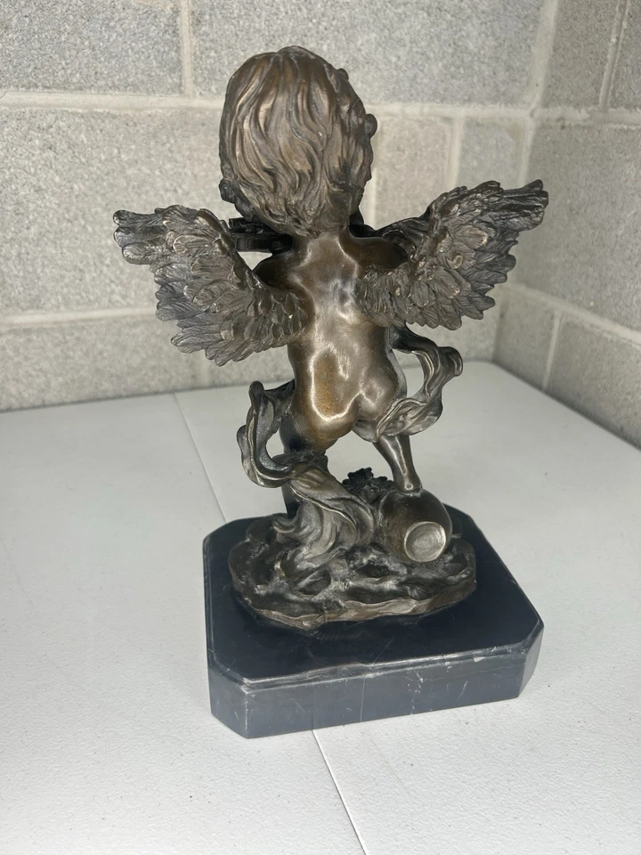 Violín de bronce vintage con base de mármol Foto 4 de 4