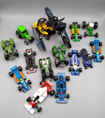 Modellautos Konvolut 16 St, Rennwagen, Traktor, Motorrad, Hubschrauber