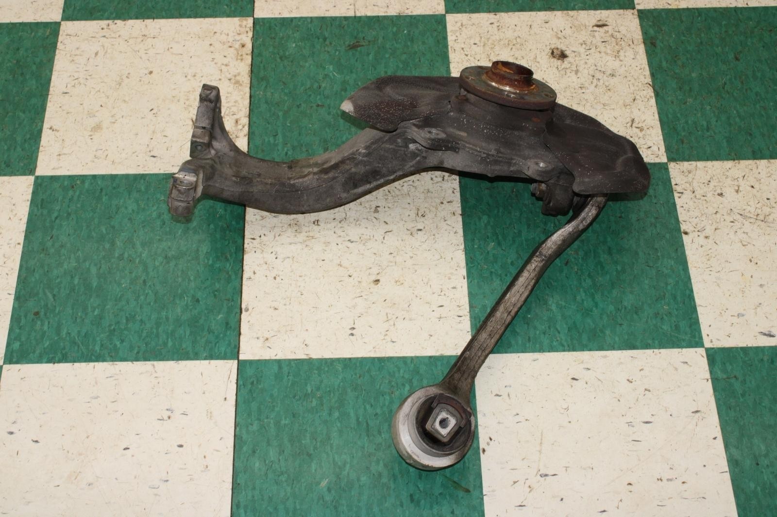 13-18 Flying Spur Right RH RF Passenger Side Front Spindle Hub Knuckle OEM WTY