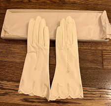 Vintage 1960's Embroidered Scalloped Cuff White Leather Dress Glove NOS NEW 6.5