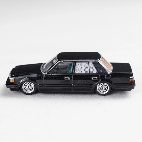 XCARTOYS 1/64 PERSONALIZADO TOYOTA CROWN GEN.7 + FIGURA Y51-08 EDICIÓN ESPECIAL - Imagen 4 de 7
