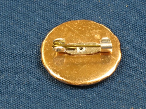 Vintage 1977 Marvel Comics Spiderman Lapel Button Pin - Picture 3 of 3