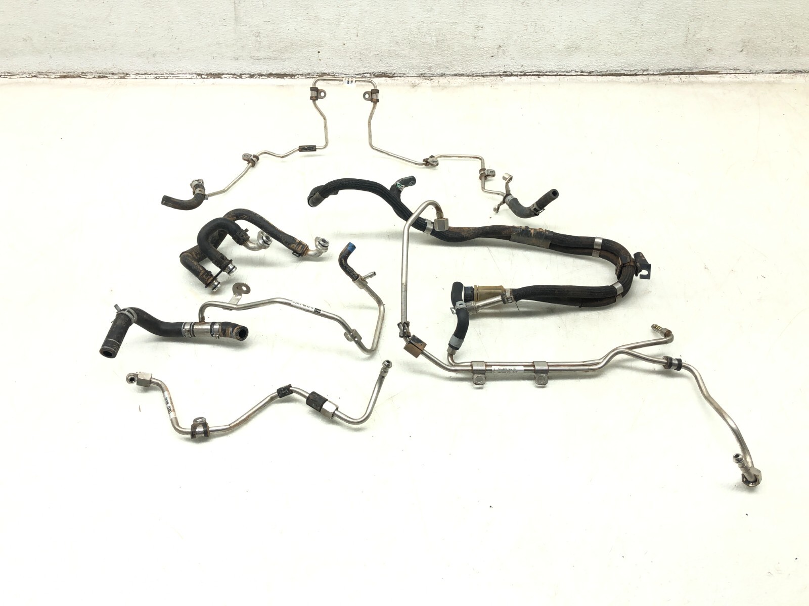 2014-2018 BENTLEY FLYING SPUR 4.0L V8 ENGINE FUEL LINE PIPE HOSE ASSEMBLY OEM