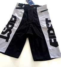FIRST RACING kurze Hose Gr. S Mountainbike Cross Radhose MTB Shorts STRETCH NEU