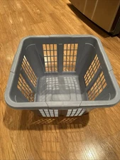 VTG 1987 Rubbermaid Square 3/4 Bushel Laundry Basket 2972 Slate Blue Made in USA