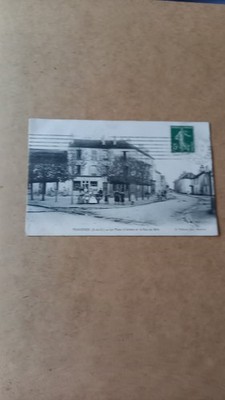 94 CPA MANDRES LES ROSES LA PLACE D ARMES ET LA RUE DE BRIE