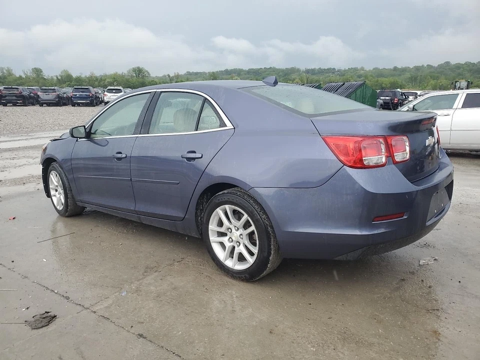 Used Front Right Door Assembly Front fits: 2013 Chevrolet Malibu R. w/center mou Foto 4 de 4