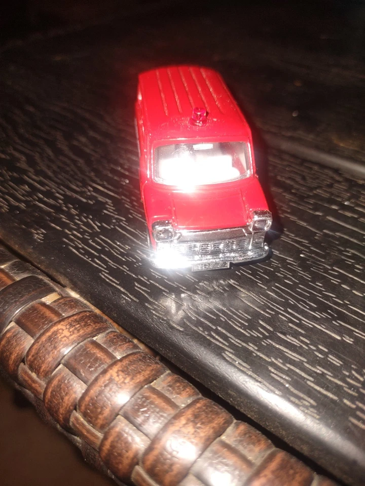 Furgoneta de tránsito Zee Zylmex Ford Departamento de Bomberos suelta en perfecto estado Foto 3 de 4