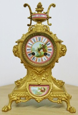 Schöne antike französische Kaminuhr 8 Tage vergoldetes Metall & 3 rosa Sevres Porzellan