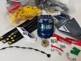60067 LEGO City Swamp Police Helicopter Pursuit Complete with 1 manual