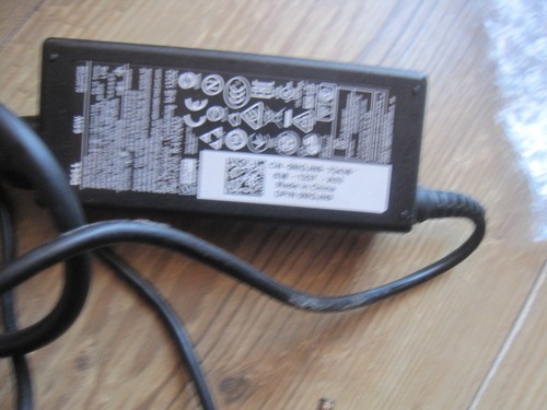 AC ADAPTOR SUPPORTS INPUT VOLTAGE 100-240V 19.5V 2 31A 4. 5*3.0* 10mm - Zdjęcie 4 z 5