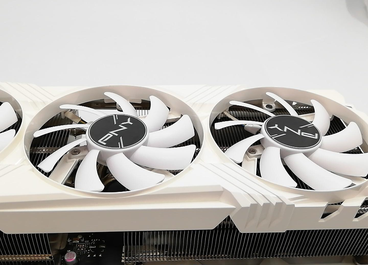 PNY GeForce RTX 4070 Ti 12GB VERTO LED 3FAN White edition