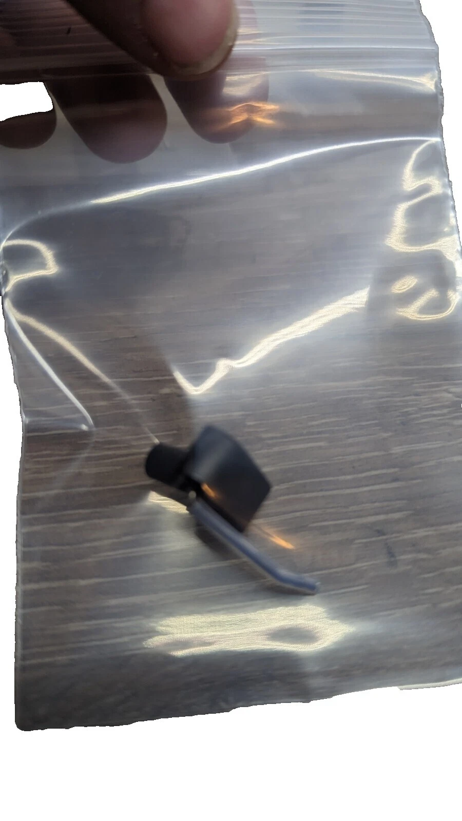 Especialidad Negro Mano izquierda flecha descansa