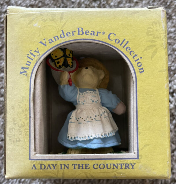 Muffy VanderBear Collection Figurine A Day In The Country North American Bear Co