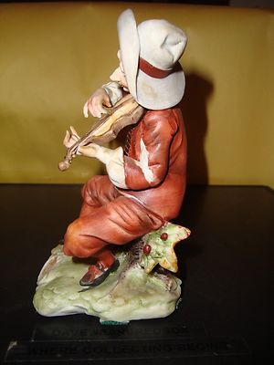 Porcelain Capodimonte by Pucci Italian Figurine Man Playing Violin