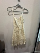 Guess Cream Lace Womens Size 4
