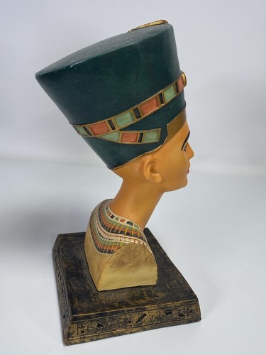 7" Signed Bust Statue of Queen Nefertiti, dated 2000 - Picture 4 of 5