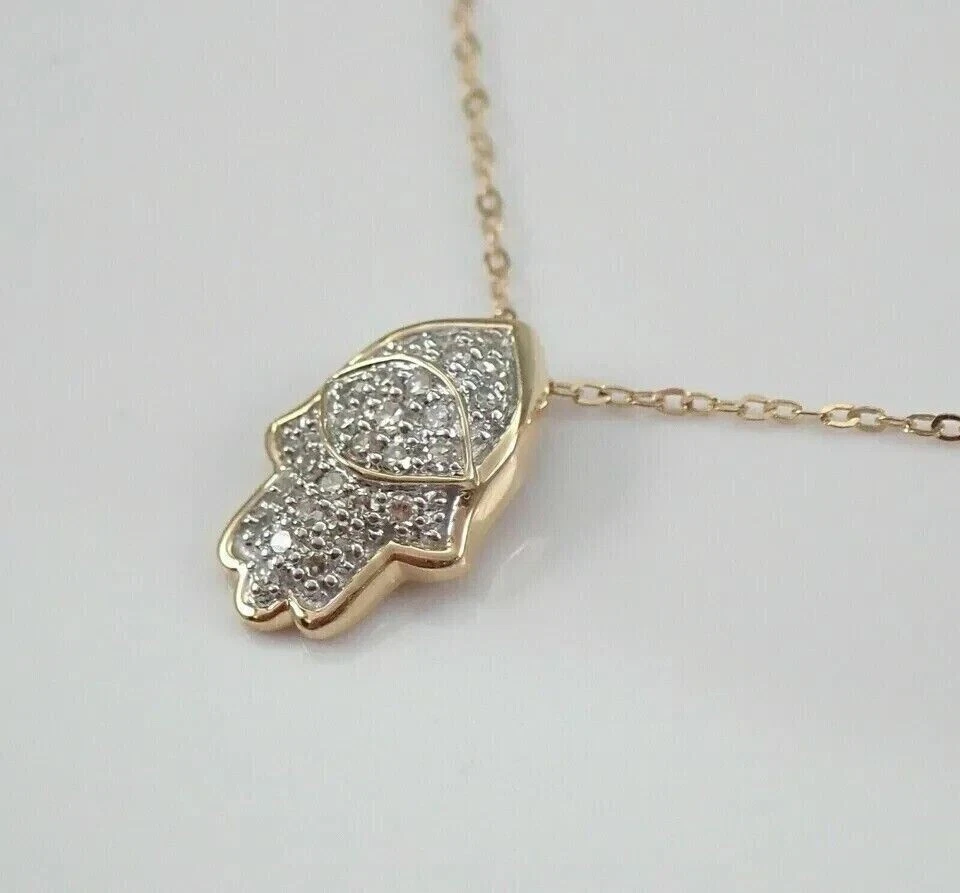 Colgante de mano Hamsa de diamantes de corte redondo de 1,00 quilates enchapado en oro amarillo de 14 quilates Foto 3 de 4