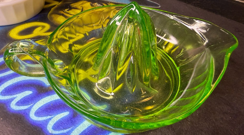 GREEN GLASS JUICER-----SPOUT & HANDLE----VINTAGE 8 1/2" X 7" X 4"