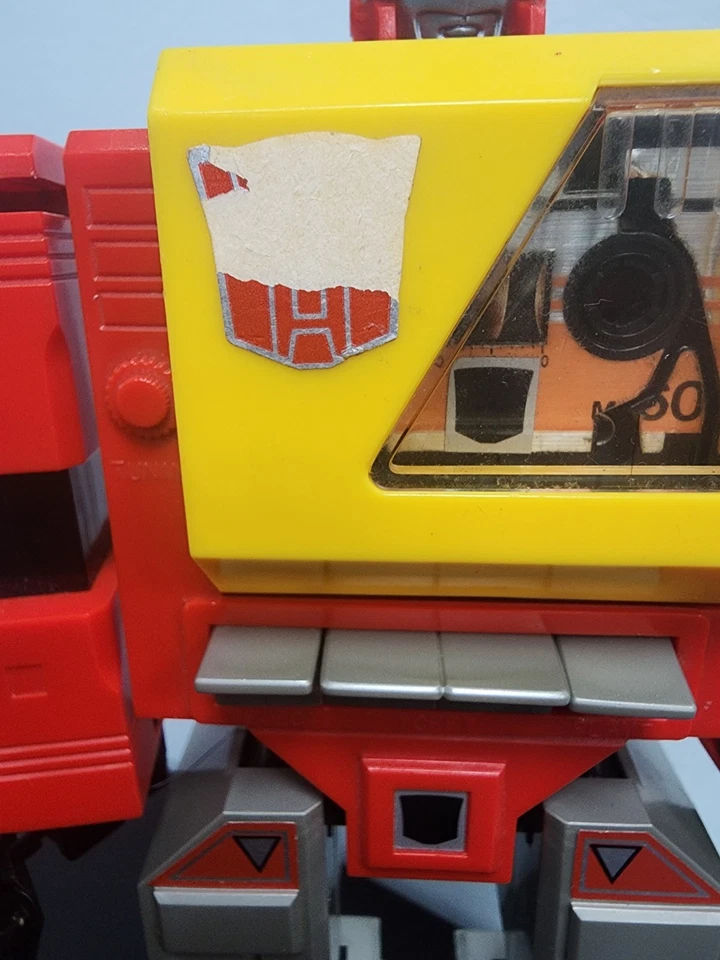 Transformers Blaster Complete 1984 Vintage G1 Boombox Action Figure with Weapon - Image 2 of 4