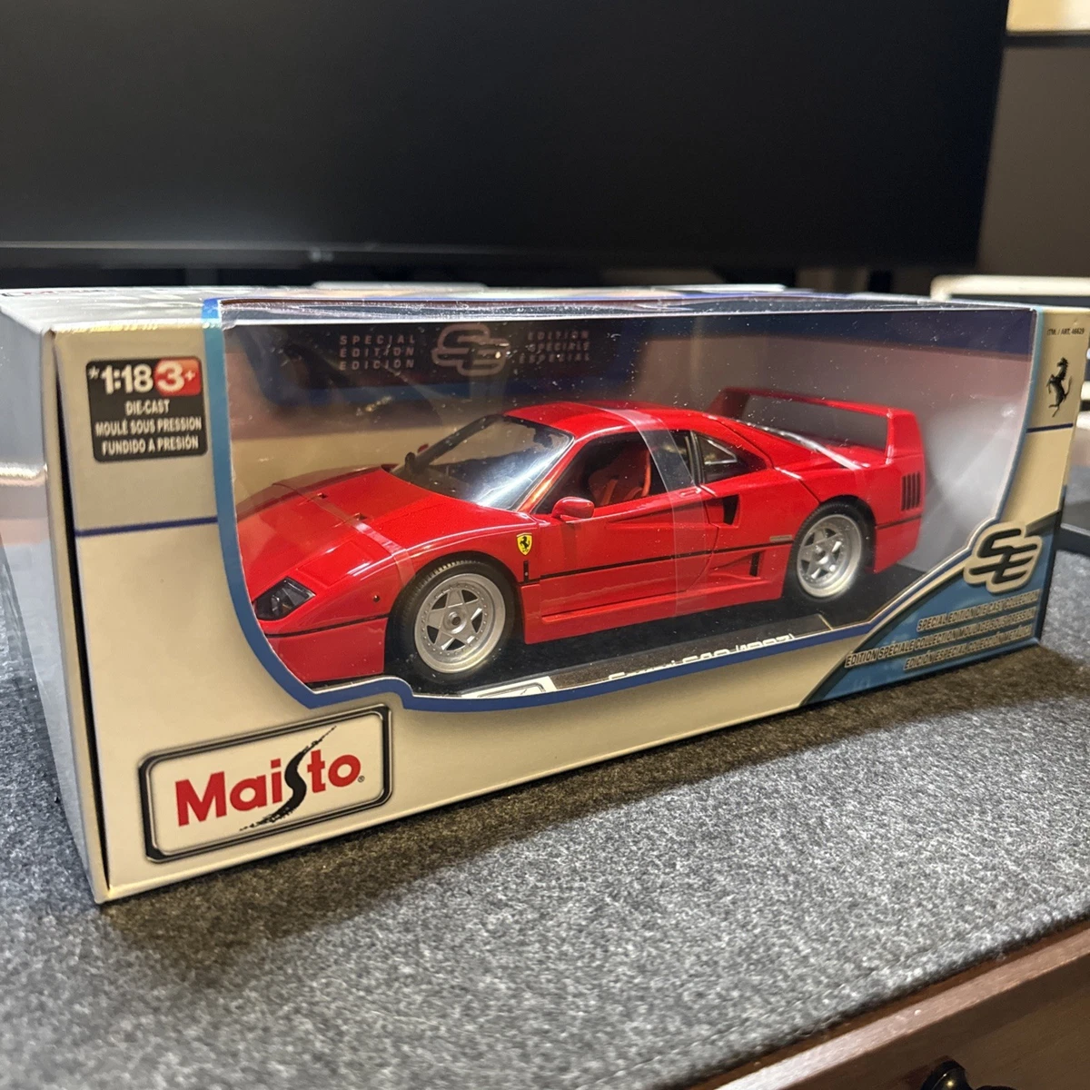 Maisto 1:18 Special Edition 1987 Ferrari F40 Red Diecast Model Car w/ Stand