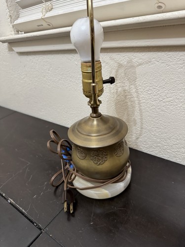 Vintage Solid Brass on Marble Table Lamp. Great Condition - Picture 9 of 15