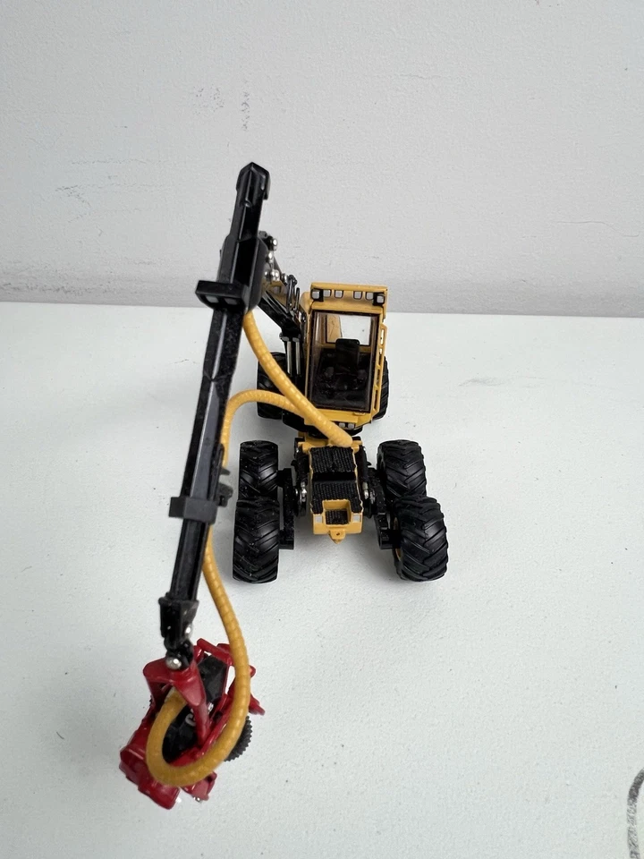 1/50 Norscot Cat 580B Harvester With HH65 Cutting Head Caterpillar No Box - Image 4 of 4