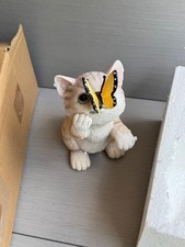 Solar Cat Garden Statue Kitten with Yellow Butterfly Figurine Outdoor Decor