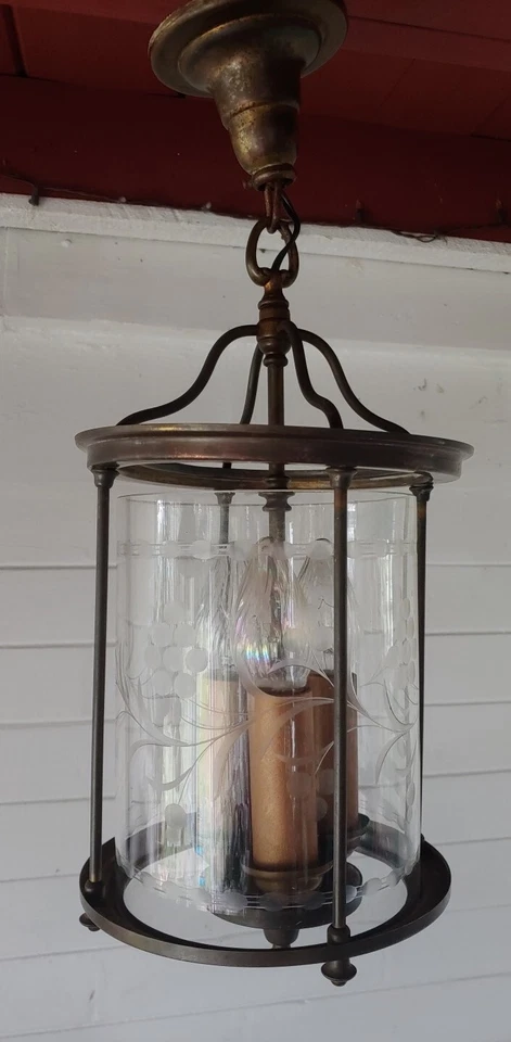 Antigua linterna interior colgante de bronce, vidrio grabado 3 luces, re-cableado  Foto 2 de 4