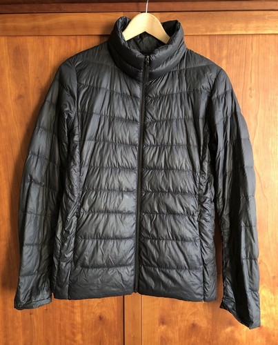 Uniqlo Damen Ultra Light 90% Daunenjacke Größe XS schwarz leicht *LACKSPUREN