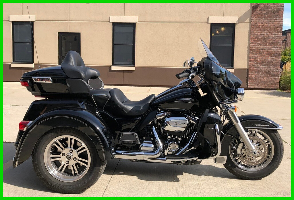 2017 Harley-Davidson Trike Tri Glide® Ultra 2017 Harley-Davidson FLHTCUTG Trike Tri Glide Ultra Vivid Black
